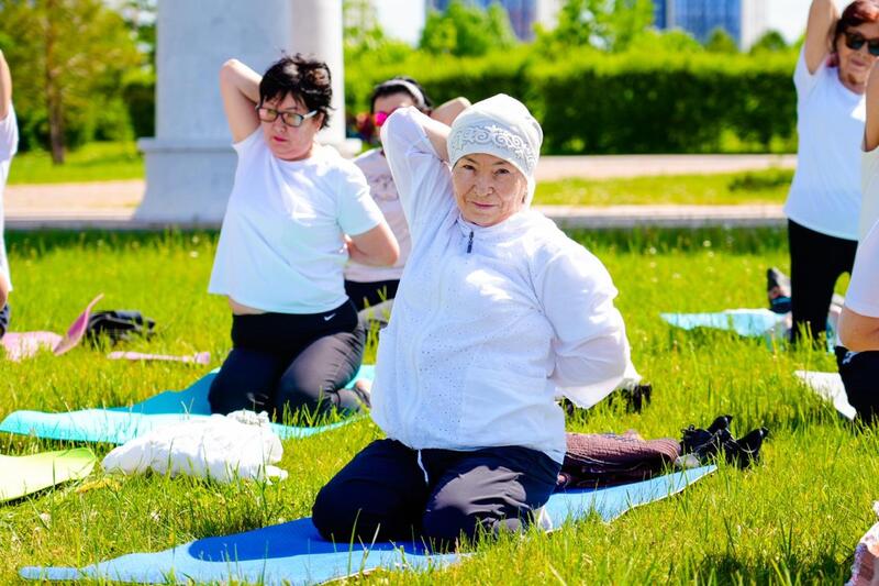 В Астане для пенсионеров организовали особую утреннюю тренировку