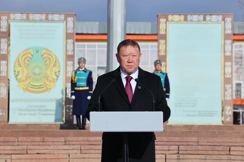 В Рудном состоялась торжественная церемония поднятия Государственного Флага Республики Казахстан в честь Дня Республики