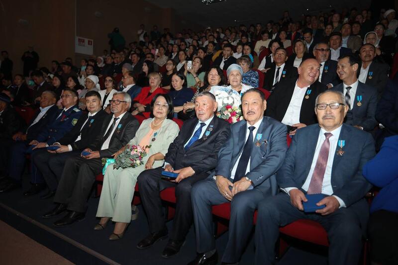 В Мангистау ко Дню Республики прошло торжественное мероприятие