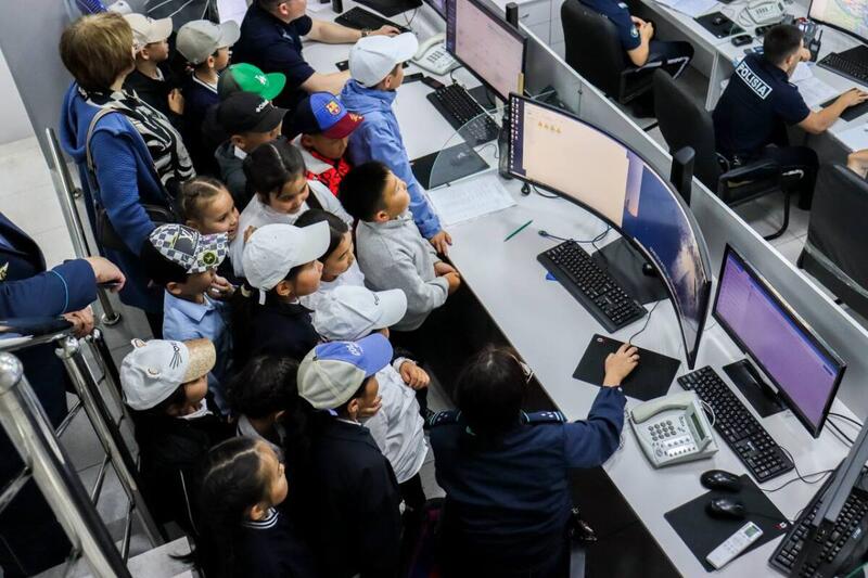 Школьники познакомились с историей полиции и работой ЦОУ в Усть-Каменогорске