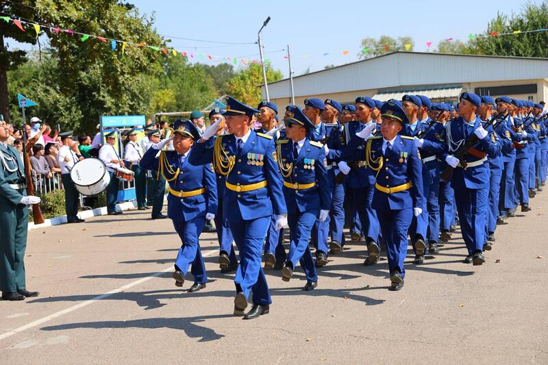 В Алматы курсанты 25-го набора военного вуза присягнули на верность Родине