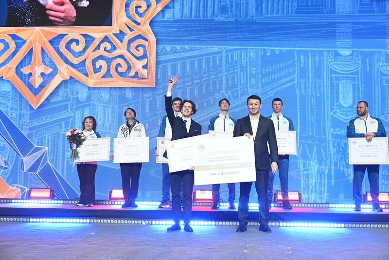 Жилищные и денежные сертификаты: как в Алматы наградили участников Олимпиады