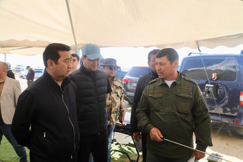 Министр сельского хозяйства в рамках рабочей поездки в Аральский район ознакомился с ходом работ по химической обработке против особо опасных вредителей