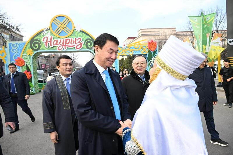 Дархан Сатыбалды поздравил горожан с Наурыз мейрамы