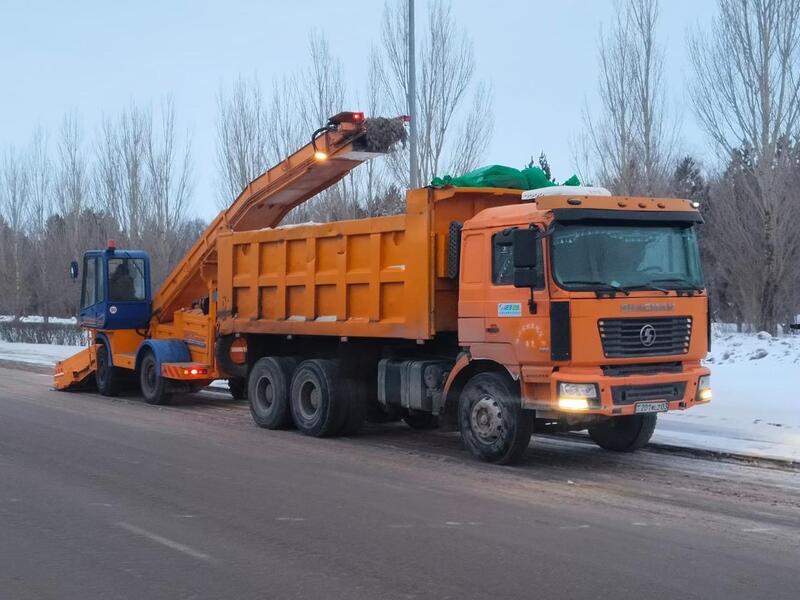Более 1 700 единиц спецтехники задействованы в уборке снега в Астане