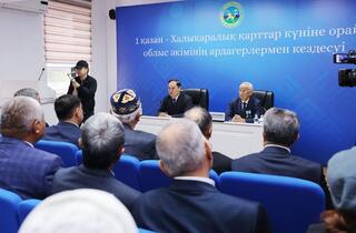 Ербол Қарашөкеев жамбылдық ардагерлерді қарттар күнімен құттықтады