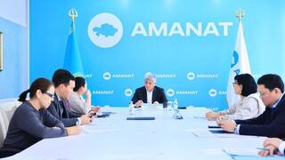 Ермаганбет Булекпаев провёл приём жителей в филиале партии Amanat
