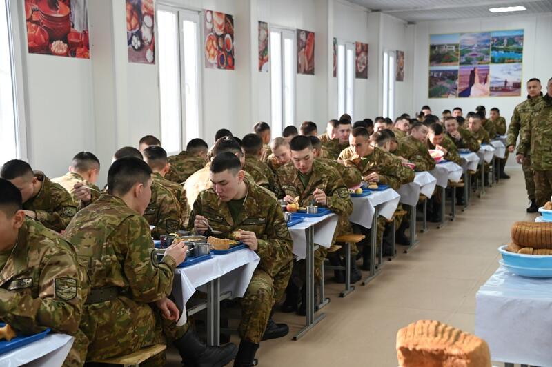 Дисциплина и быт: замминистра проверил войсковые части Карагандинского гарнизона