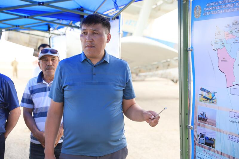 Борьба с саранчой: 850 специалистов мониторят обстановку в Актюбинской области