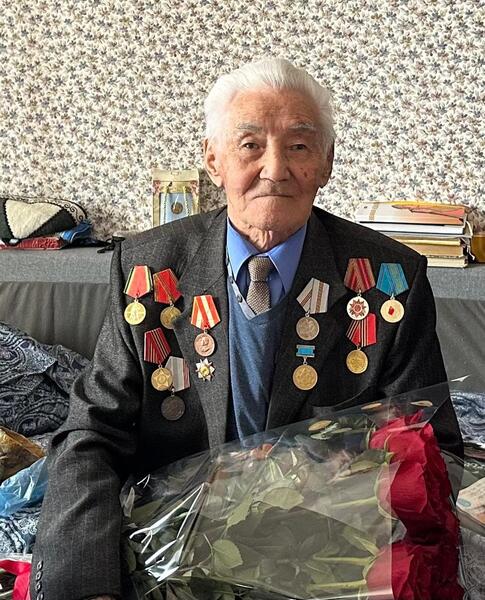 Труженику тыла Теңдік Изақову принесли извинения и выразили благодарность за многолетний труд