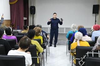 О схемах работы кибермошенников рассказали столичным пенсионерам