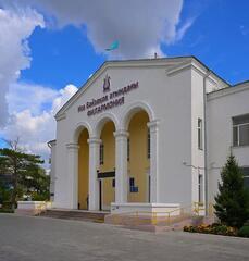 Аким Павлодарской области Асаин Байханов посетил областную филармонию им. Исы Байзакова
