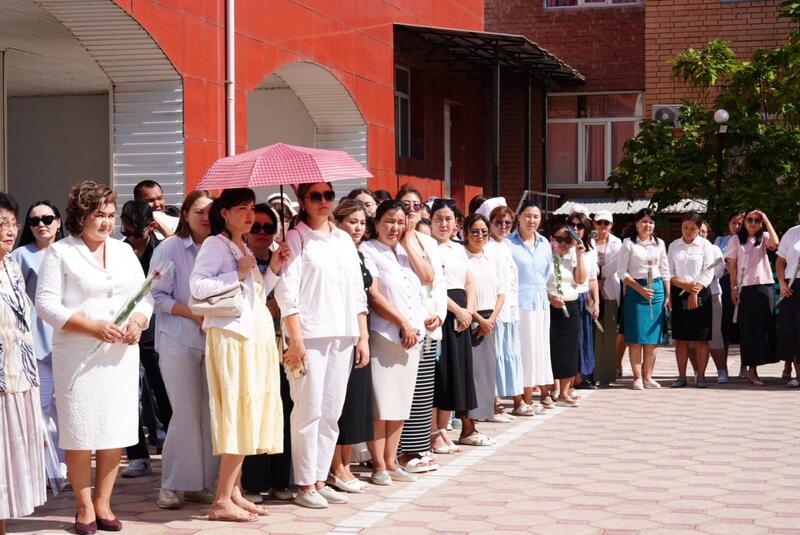 К памятнику Абая Кунанбаева возложены цветы