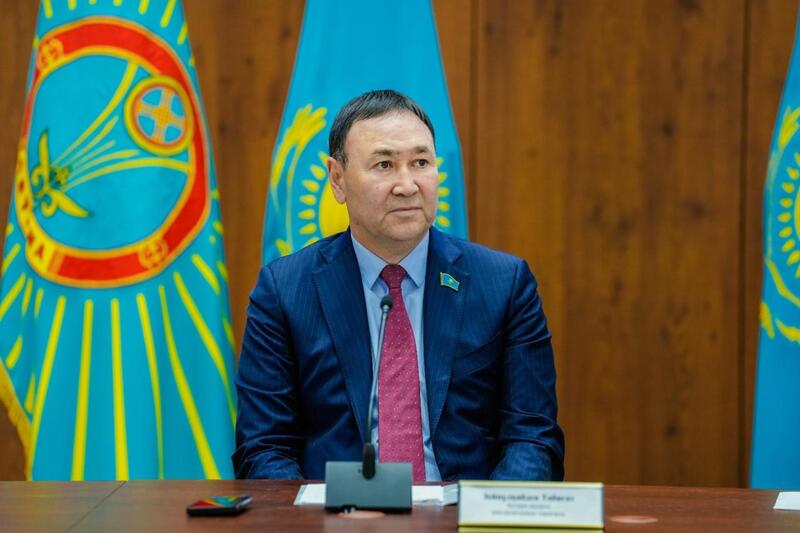 Создание безопасных пространств и развитие инфраструктуры для подростков обсудили депутаты маслихата со школьными активистами в Астане