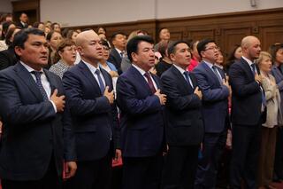 В Министерстве просвещения РК поздравили государственных служащих с профессиональным праздником