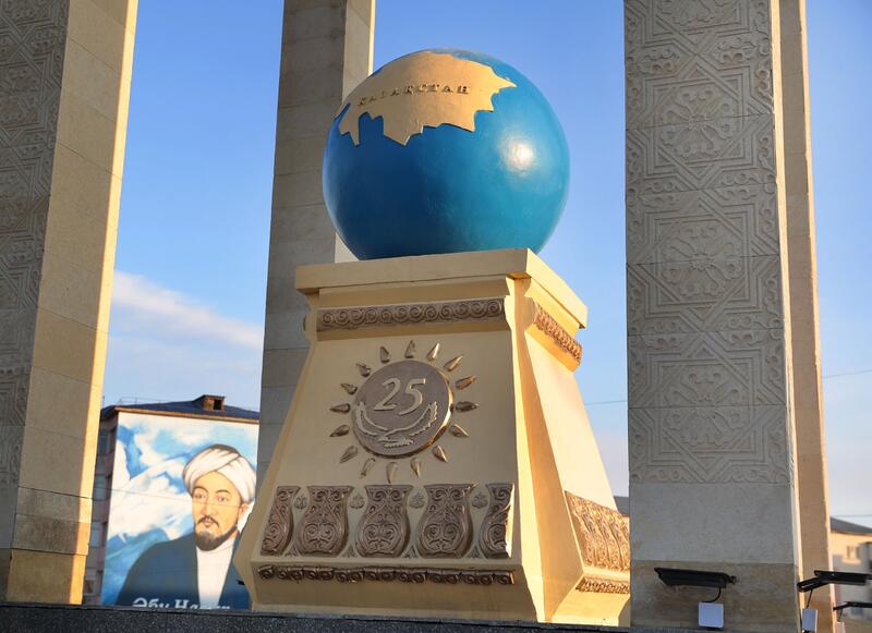 Церемония возложения цветов к монументу «Тәуелсіздік» состоялась в Таразе