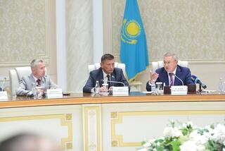 Бейбит Исабаев встретился с депутатами Парламента