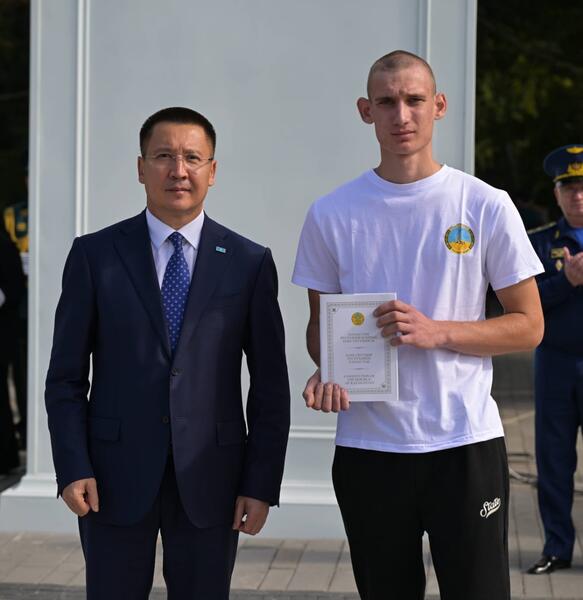 В Павлодаре проводили на срочную службу новобранцев осеннего призыва