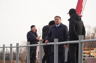 Рабочая поездка акима области в Шортандинский район: развитие инфраструктуры и встреча с ветераном труда