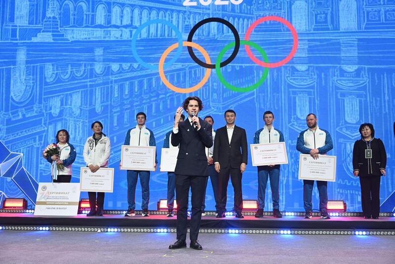 Жилищные и денежные сертификаты: как в Алматы наградили участников Олимпиады