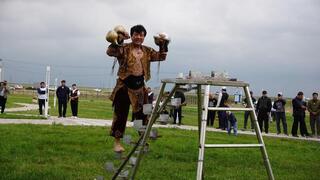 ТУРКЕСТАН: В ОРДАБАСЫ ШИРОКО ОТМЕТИЛИ 155-ЛЕТИЕ ПРОСЛАВЛЕННОГО БОРЦА КАЖЫМУКАНА МУНАЙТПАСУЛЫ