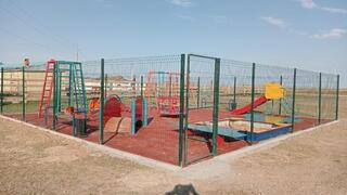 В Аксуатском районе ведется строительство детских площадок