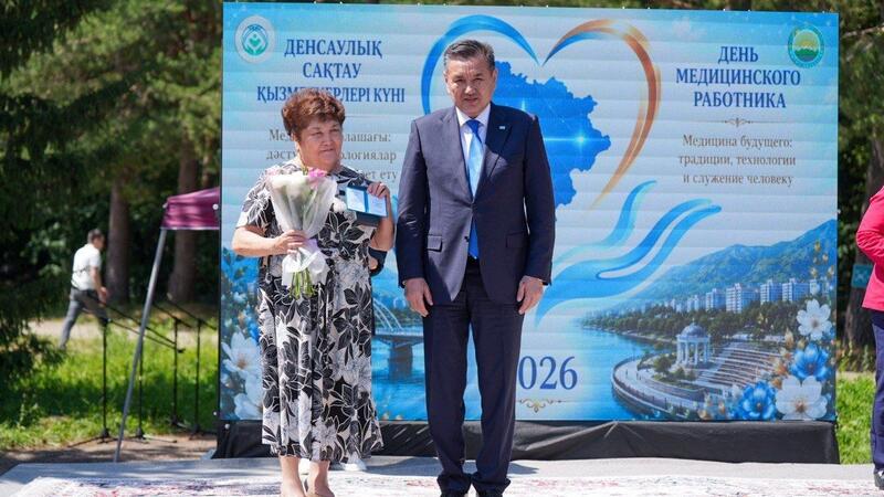 В ВКО наградили лучших врачей