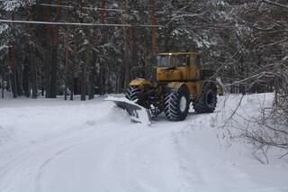 В Бородулихинском районе проводятся работы по очистке снега