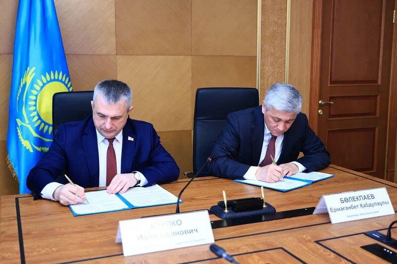 Ермаганбет Булекпаев встретился с делегацией Гомельской области