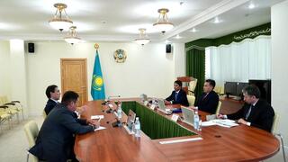 Глава Минтруда обсудил с представителями партии «Әділет» вопросы содействия занятости