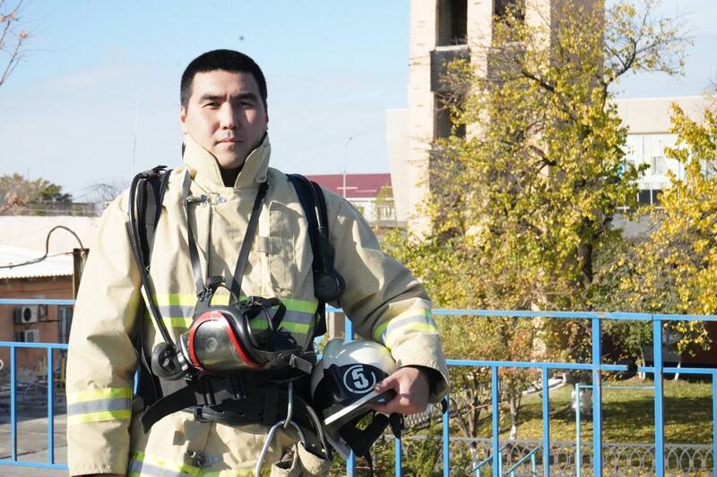 Герои среди нас: пожарный Арман Сарыбаев