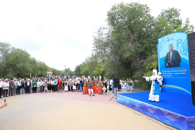 Актобе празднуют 180-летие великого Абая