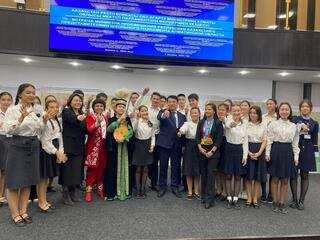 Министр просвещения Республики Казахстан встретился с лидерами школьного парламента
