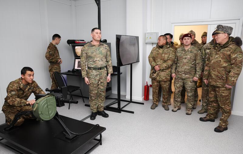 Министр обороны проинспектировал воинские части Сил специальных операций в Астане