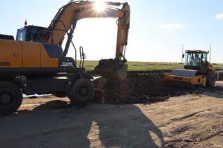 В Зерендинском районе начался ремонт дороги к селу Шагалалы
