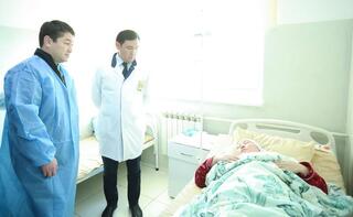 Аким Мангистауской области ознакомился с состоянием пострадавших в дорожно-транспортном происшествии в Бейнеуском районе