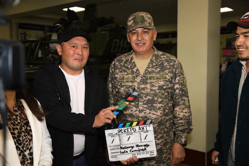 Министр обороны посетил съемочную площадку сериала о казахстанских курсантах