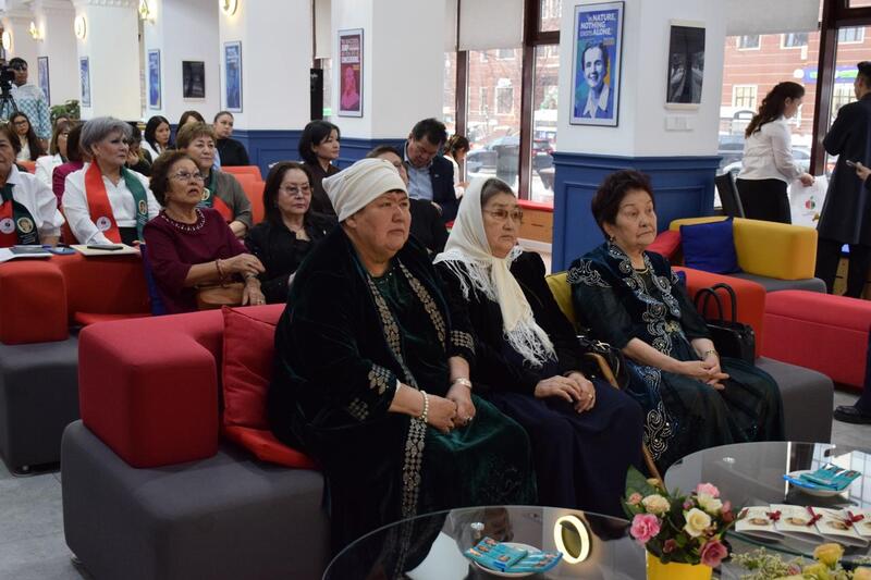 В Алматы отметили юбилеи библиотеки имени Жамбыла и 180-летие поэта