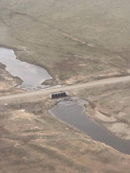 Аким области Асаин Байханов совершил облет Баянаульского района, ознакомился с ходом сброса воды с водохранилищ «Акжар» и «Каратока» Карагандинской области, а также оценил состояние лиманов