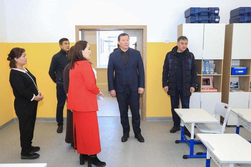 Аким области посетил комфортную школу на 2000 мест в микрорайоне Есет батыр