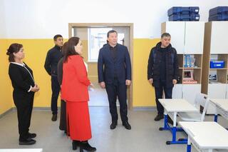 Аким области посетил комфортную школу на 2000 мест в микрорайоне Есет батыр