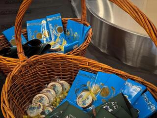 Алматы встречает туристов памятными сувенирами ко Дню Конституции