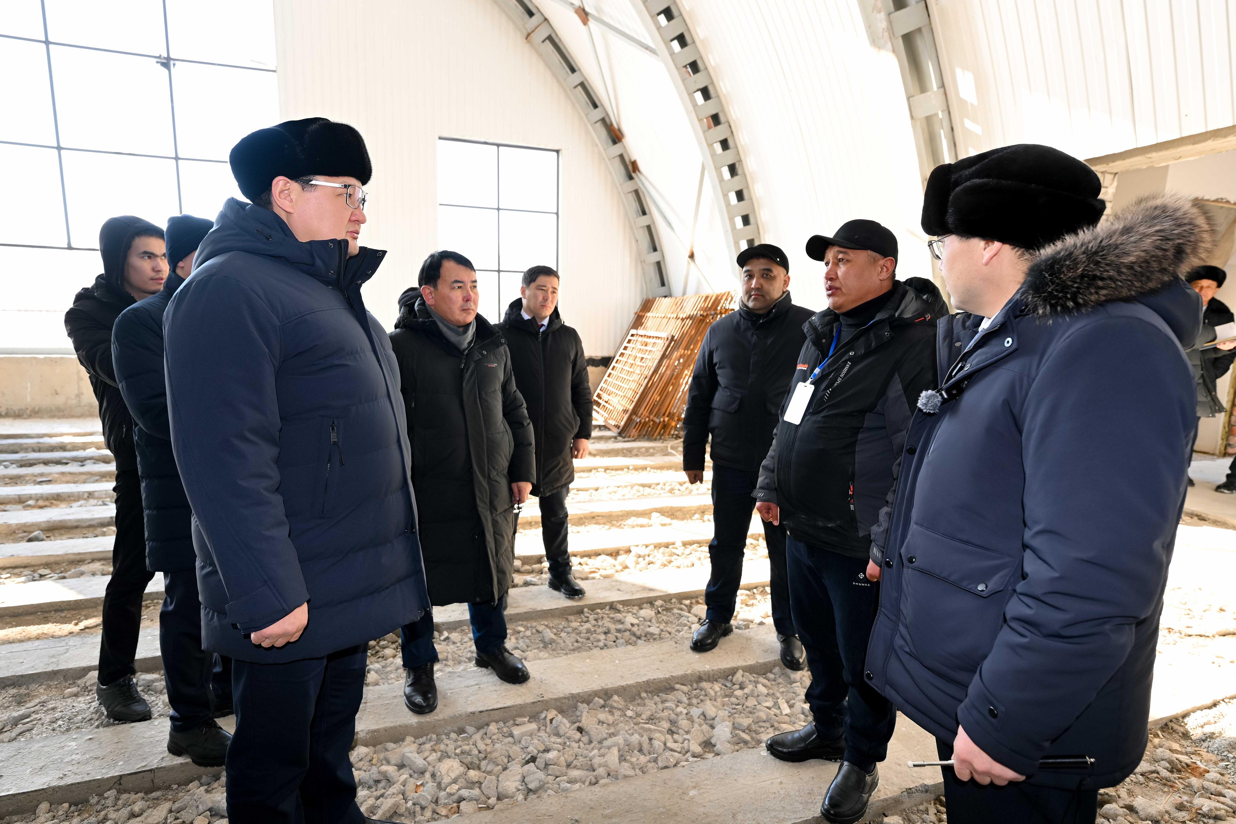 Аким области посетил недостроенные объекты в Абайском районе