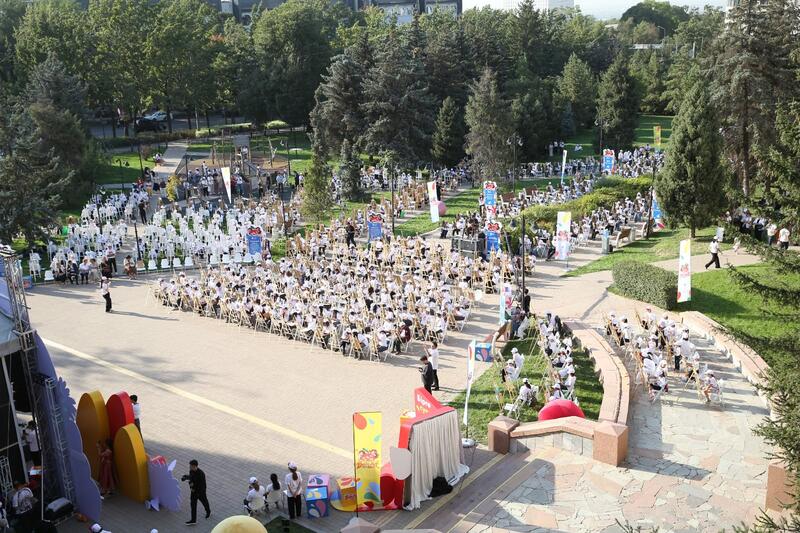 1000 юных художников Алматы установили рекорд Казахстана