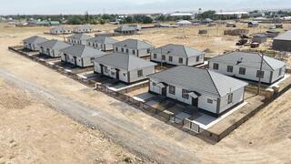 Очередникам в районе Турара Рыскулова вручили квартиры