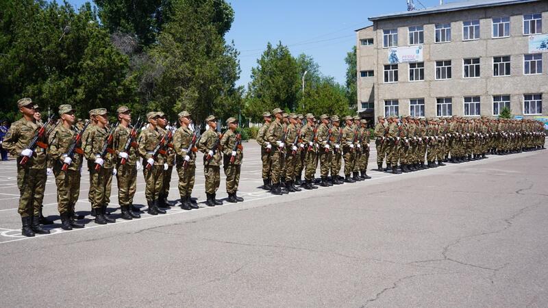 89 участников проекта Sarbaz+ приняли Военную присягу в Алматинской области