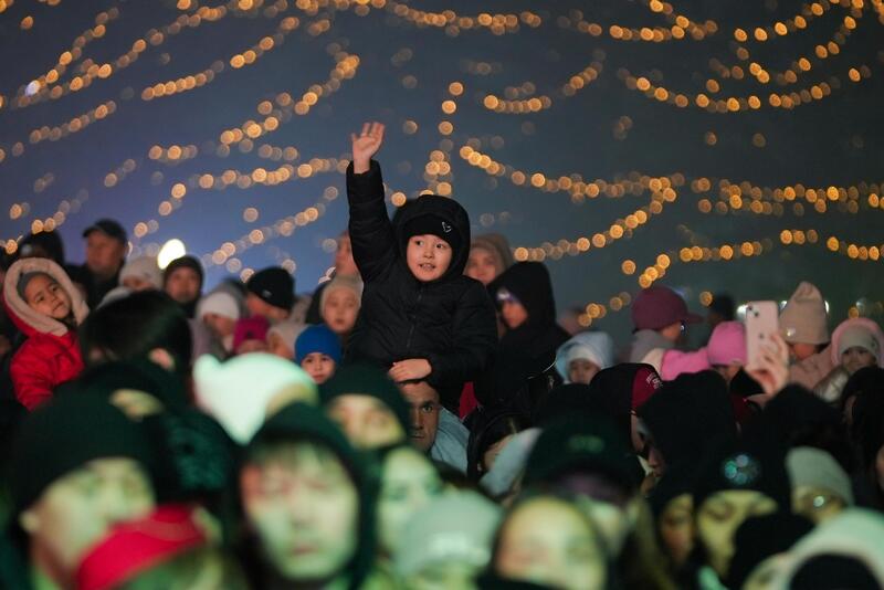 В Семее более 50 тысяч жителей собрались на праздничный вечер, посвященный Наурыз мейрамы