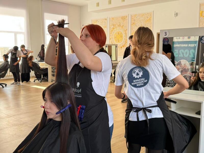 Год рабочих профессий: лучшего парикмахера определяли в Астане