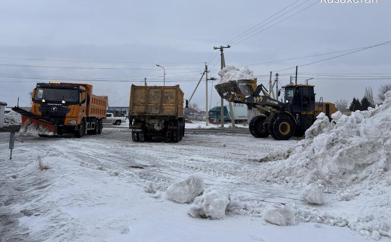 В области Абай продолжаются работы по вывозу снега и откачке талых вод