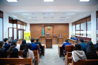 «Закон и порядок»: показательный суд инсценировали для студентов в Астане